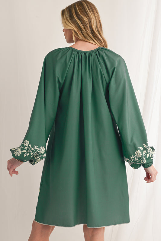 This dress showcases a unique knot detail for a charming bohemian style. Convenient pockets allow you to carry essentials easily, making it suitable for any occasion. Its refreshing mist green hue pairs beautifully with the vibrant floral print for an eye-catching look. The flattering V-neck design enhances your neckline, adding a flirty touch to your outfit